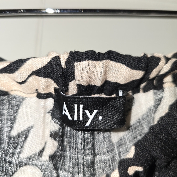 5/$25 Bundle deal - Australian casual pants - Picture 2 of 5